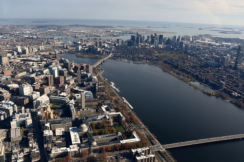 Aerial view of the East Campus of the Massachusetts Institute of Technology (MIT) and the Charles River, facing Back Bay and central Boston. Bottom right is the Harvard Bridge. Photo by Nick Allen, obtained from Wikimedia Commons.